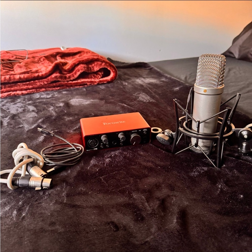 RODE NT1-A w/ shock mount & Focusrite Scarlette Solo 3rd Gen
